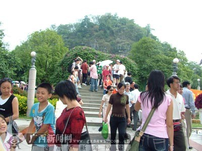 桂林象山景区活动丰富引游人